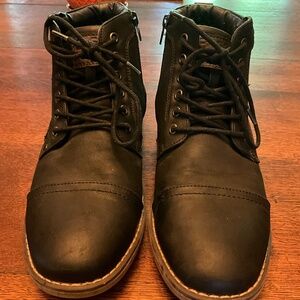 B-52 by Bullboxer men’s black size 9
